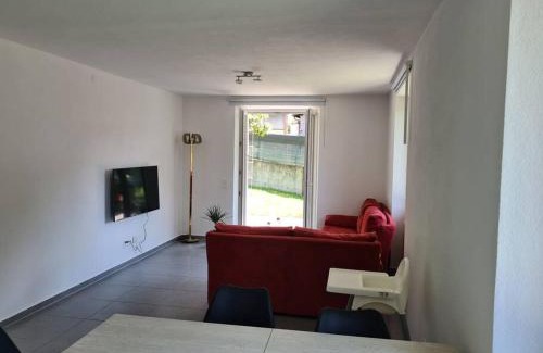 Vira Apartment | Gartenwohnung im Zentrum von Vira/Gamborogno