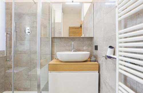 Quarto dei Mille Apartment | Gaslini appartamento 80sqm 5' walk to the sea
