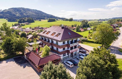 Oberhofen am Irrsee Hotel | Gasthaus Hotel Beim Erich