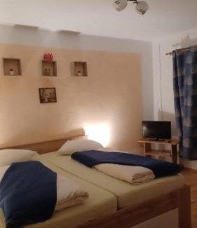 Wesenufer House | Gasthaus zur blauen Donau