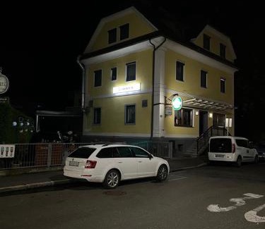 Leitendorf Hotel | Gasthof Knezevic