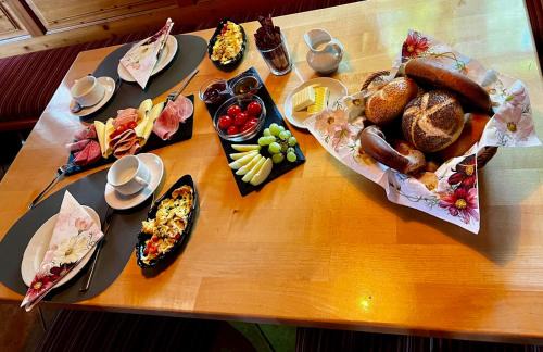 Dechendorf Hotel | Gasthof Mayd