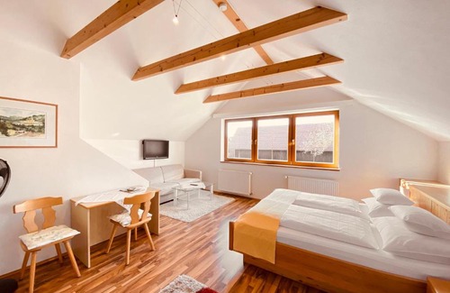 Krast Hotel | Gasthof zum Moosmann - Familie Pachernigg