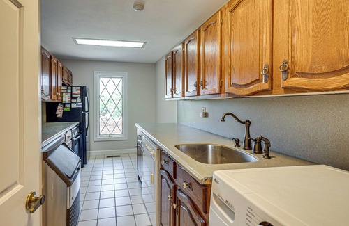 De Soto House | Gated 35-Acre De Soto Estate: Pool, Lake & Patio!