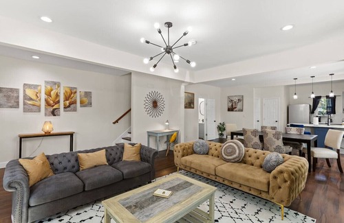 South Central Houston House | Gated 3BR, Sleeps 7 Med Center NRG Downtown