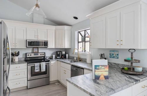 Mineral House | Gated 4 BR, With Lake Access, HotTub