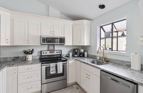 Mineral House | Gated 4 BR, With Lake Access, HotTub