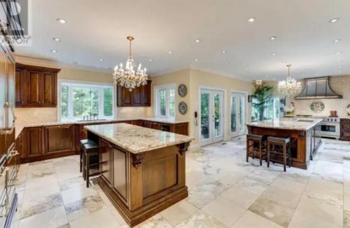 Vaughan Villa | Gated 7000 sq ft Mansion, 2.5 Acre Lot, Circular DriveWay, 15 car parking