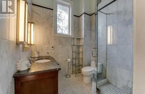 Vaughan Villa | Gated 7000 sq ft Mansion, 2.5 Acre Lot, Circular DriveWay, 15 car parking