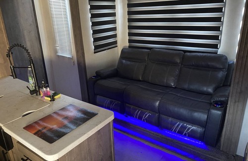 Brooksville RV Rental | Gated Camper with great extra features