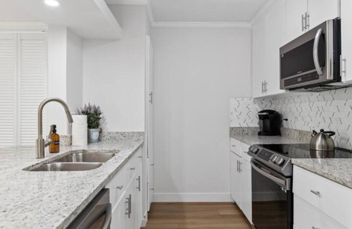 Far North Dallas Condo | Gated Community-Stylish&Updated GEM-Fast Wifi