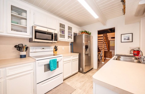 Elmaton Condo | Gated community with POOL on the beach