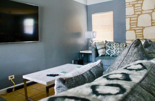 San Antonio House | Gated Subdivision Contemporary yet Cozy Fun