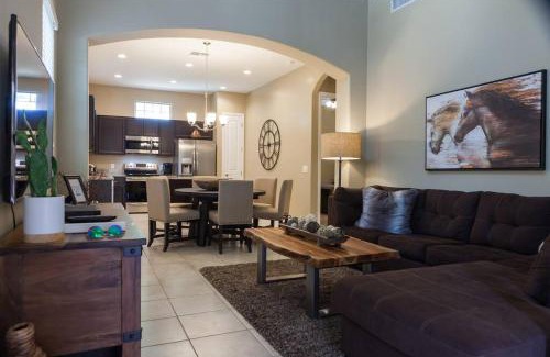 Mesa House | Gated townhouse with heated pool, hot tub, near US60