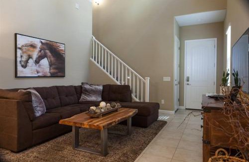 Mesa House | Gated townhouse with heated pool, hot tub, near US60