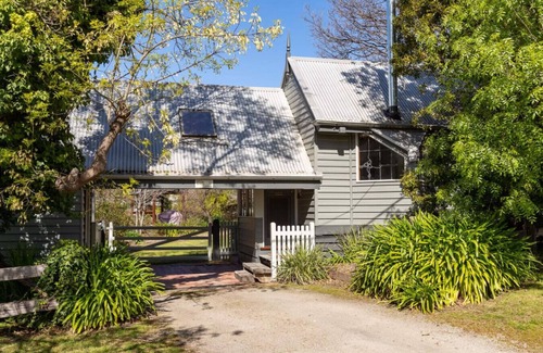 Rhyll Cabin | Gatehouse Cottage at Oaktree Lodge