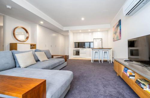 Kingston Apartment | Gateway Apt in Kingston Central - Hosted by Canstay