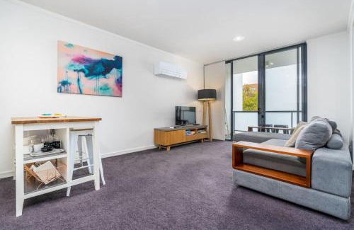 Kingston Apartment | Gateway Apt in Kingston Central - Hosted by Canstay