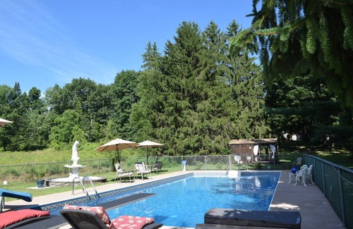 New Paltz House | Gather your best friends from near and far to relax, renew and reconnect