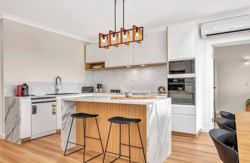Normanville House | Gathering Tides For Group Getaways by the Beach