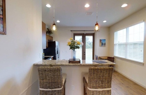 Oviedo Cottage | Gator Cottage: Cozy 2-bedroom, 1-bath cottage, sleeps 4. Perfect for a small family.