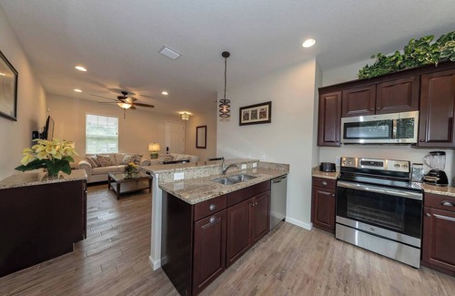 Oviedo Cottage | Gator Cove: Quaint 2-bedroom, 1-bath cottage, sleeps 4. Great for a peaceful retreat.