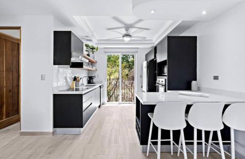 Tamarindo Apartment | Gav5 New Modern Condo Walking Distance to Beach