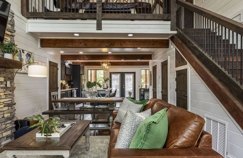 Broken Bow Cabin | Geauxin' All Inn -Gameroom, Bunks, Spacious Covered Deck, Paved Rd, Hot Tub