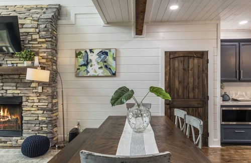 Broken Bow Cabin | Geauxin' All Inn -Gameroom, Bunks, Spacious Covered Deck, Paved Rd, Hot Tub