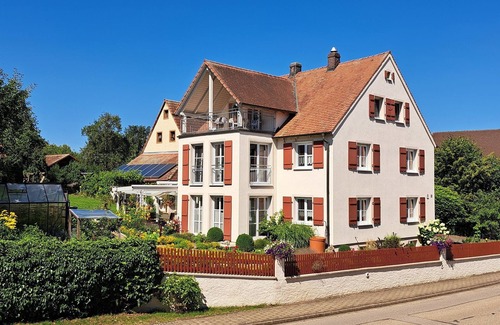 Wasserzell Apartment | Gemühtliche Ferienwohnung mit Garten und Liegewiese