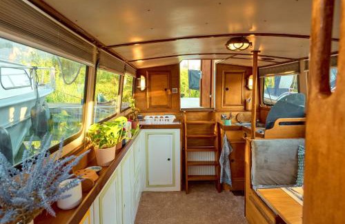 Brandenburg an der Havel Boat Rental | Gemütliches Wohnschiff