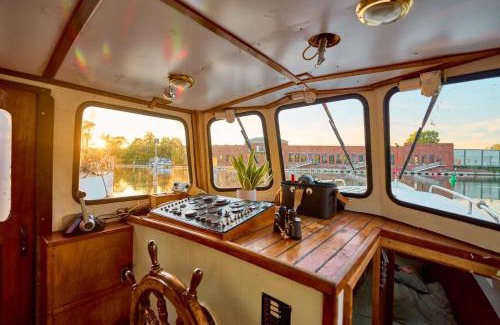 Brandenburg an der Havel Boat Rental | Gemütliches Wohnschiff