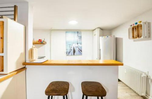 Rotherbaum Apartment | Gemütliche 3-ZKB WC SouterrainWohnung in Bestlage