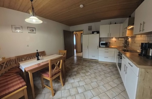 Riedenburg Apartment | Gemütliche Ferienwohnung mit Terrasse und Liegewiese, kostenfreies Parken und WLAN