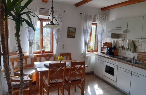 Sankt Peter in der Au Apartment | Gemütliche Ferienwohnung mit Voll Ausgestatteter Küche