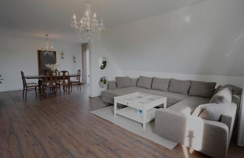 Region Hannover District Apartment | Gemütliche Unterkunft für bis zu 11 Personen.