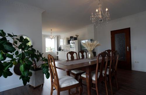 Region Hannover District Apartment | Gemütliche Unterkunft für bis zu 11 Personen.