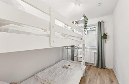 Barmbek-Sued Apartment | Gemütliches 2 Zimmer Ambient Apartment mit Queensize-Bett , Etagenbett& Schlafsofa in Alsternähe