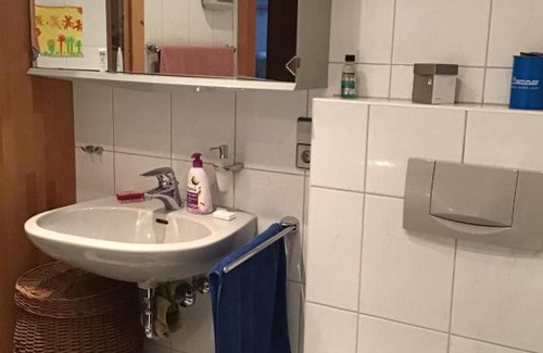 Winningen House | gemütliches Zimmer in Winningen mit Garten-, Küchennutzung und Arbeitsplatz