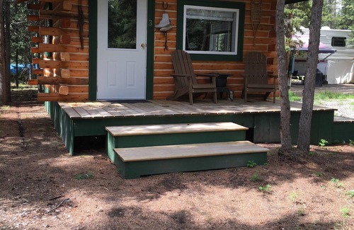 Tagish Apartment | Gem in the Rough! Center of Southern Lakes ! Gourmet Dinning & Opulent Cabins