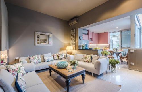 Viareggio Apartment | Gemma Imperiale 3 Bedrooms Apartment with Terrace in Viareggio