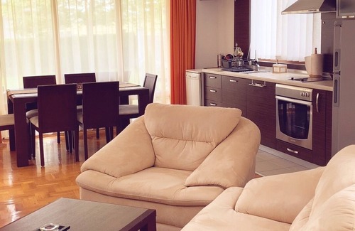 Aheloy Villa | Generaator House
