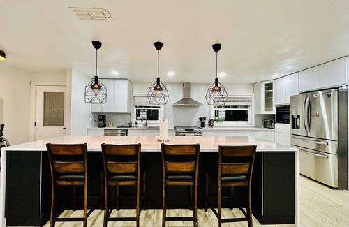 Lake Mary House | Generations Gateway - King bedroom Suite, Sauna, and Screened in Pool.
