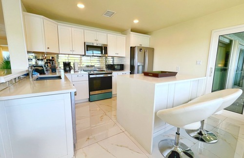 Bolongo Bay Condo | Generator! 4BR remodeled, w/BEACH and 3 POOLS!