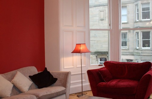 Trinity Apartment | Generously proportioned and quiet georgian style flat close to center