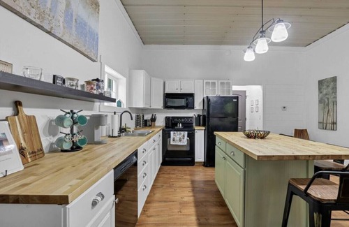 Lancaster House | Gentle Breeze Cabins: The Silver Birch