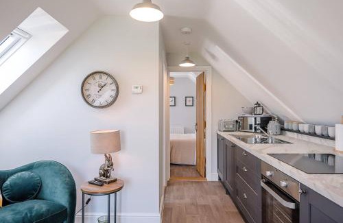 Ipswich Apartment | Geoff's Rest at Pond Hall Farm in Hadleigh with Private Hot Tub