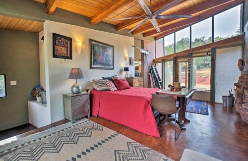Canoncito Apartment | Geometric Glorieta Studio on 11 Picturesque Acres!