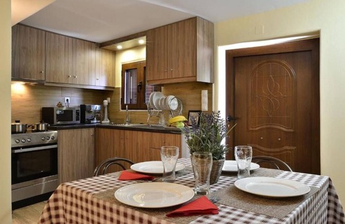 Vatolakkos House | George & Helen's House