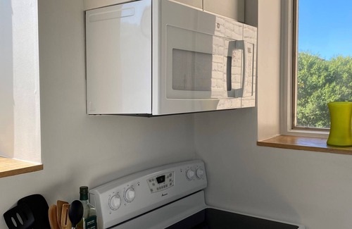 Georgetown Condo | Georgetown Sunny Modern 3rd Fl Apt